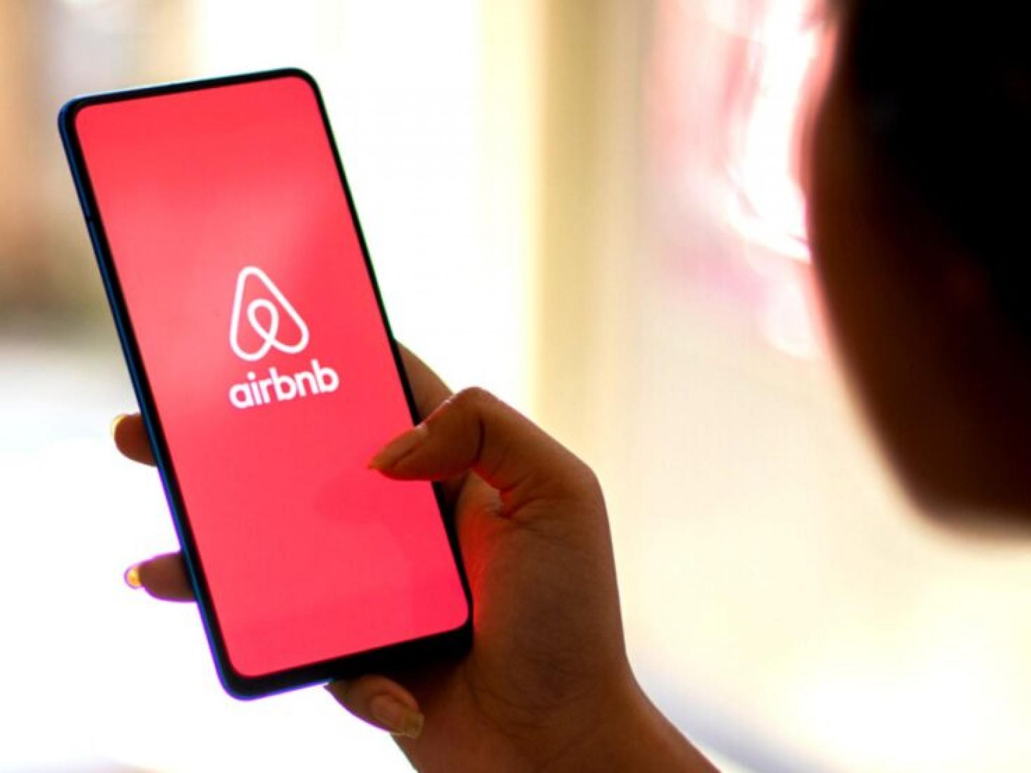 Airbnb Is Nearly 40% More Expensive Than Its Rivals: Here’s What Key Indicators For ABNB Stock Reveal
