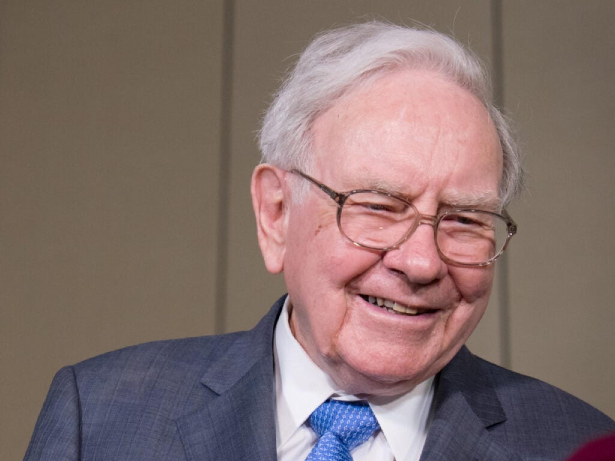 Want To Succeed Like Warren Buffett? It Might All Come Down To Who You Surround Yourself With: ‘Pick The Right People’