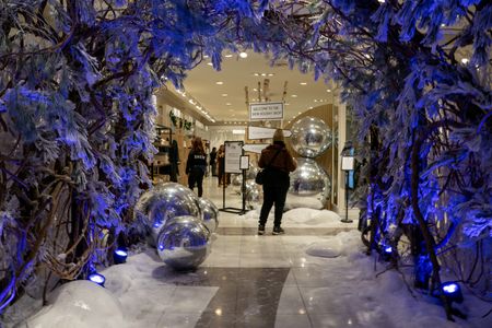 Analysis-Temu, Shein far lag Amazon as online holiday shopping ramps up
