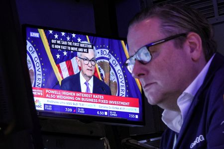 S&P 500 ends higher as investors bet on lower rates