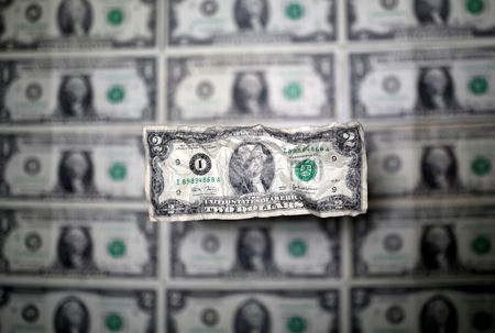 Dollar falls against yen, gains on euro in choppy trading