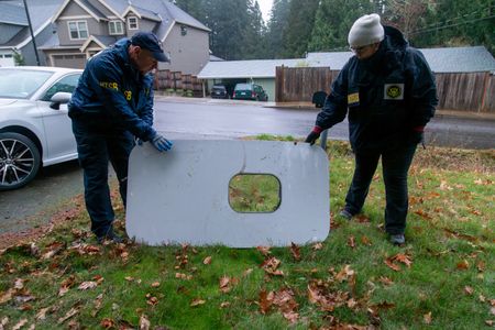 United, Alaska find loose parts on 737 MAX planes, raising pressure on Boeing